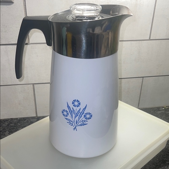 9 Cup Stove Top Cornflower Blue Percolator.Exc condition. Twist lid